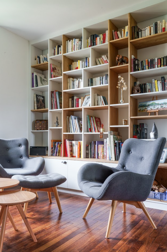 Open white living room with wooden screen | Raison Home - 2