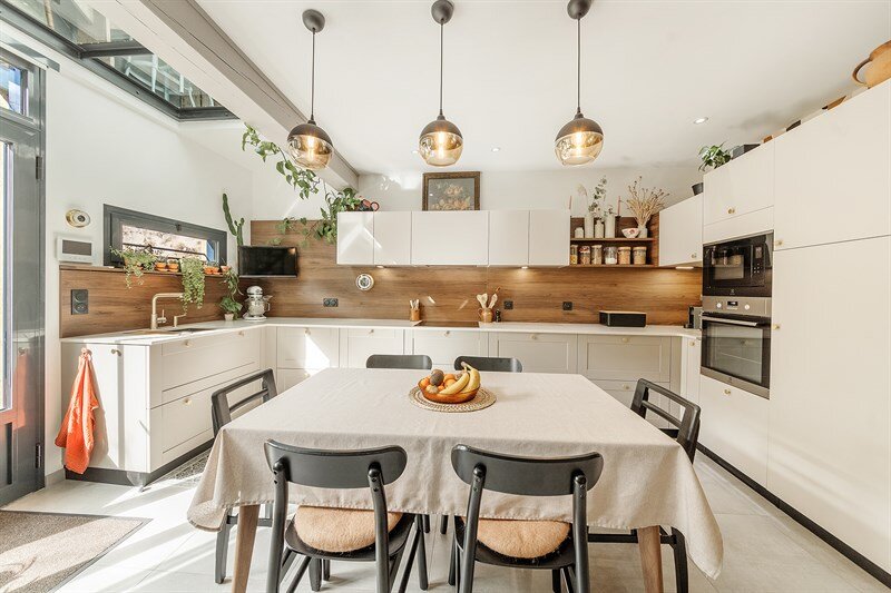 Cuisine fermée de style contemporain bois, noir, blanc et gris à Bressuire | Raison Home - 4