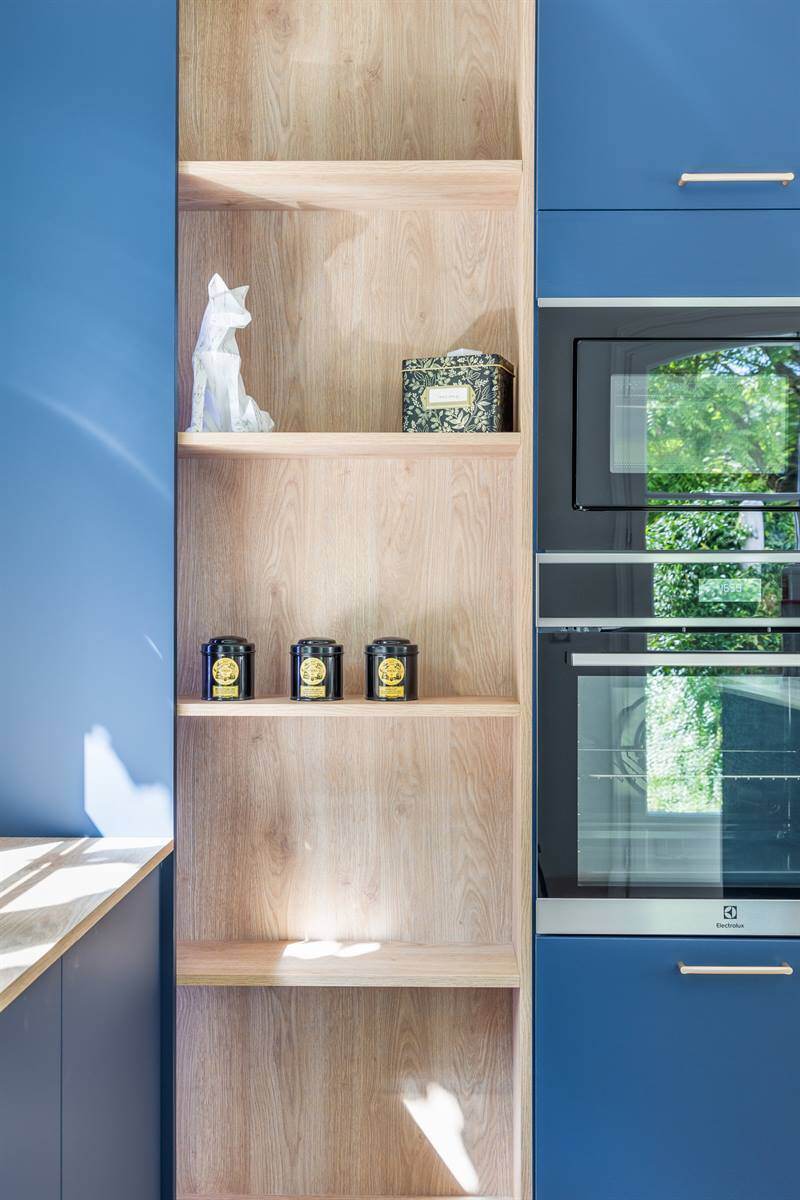 Cuisine moderne bois et bleu | Raison Home - 6