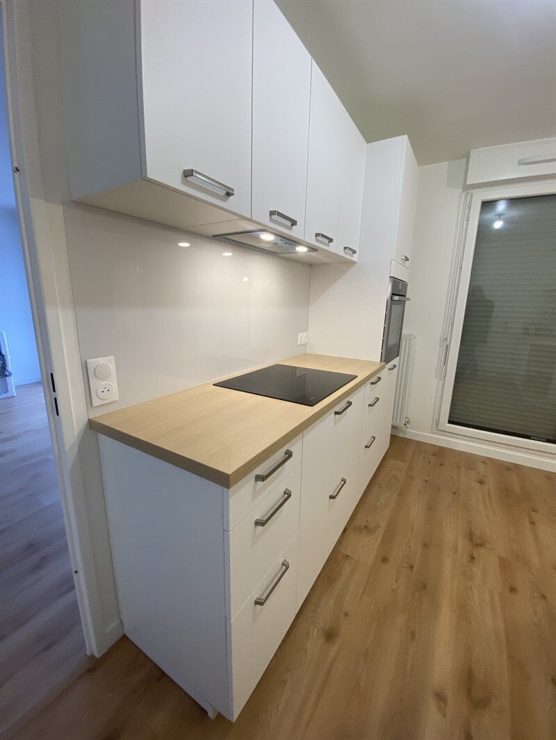 Petite cuisine sur-mesure bois et blanc à Longjumeau | Raison Home - 1