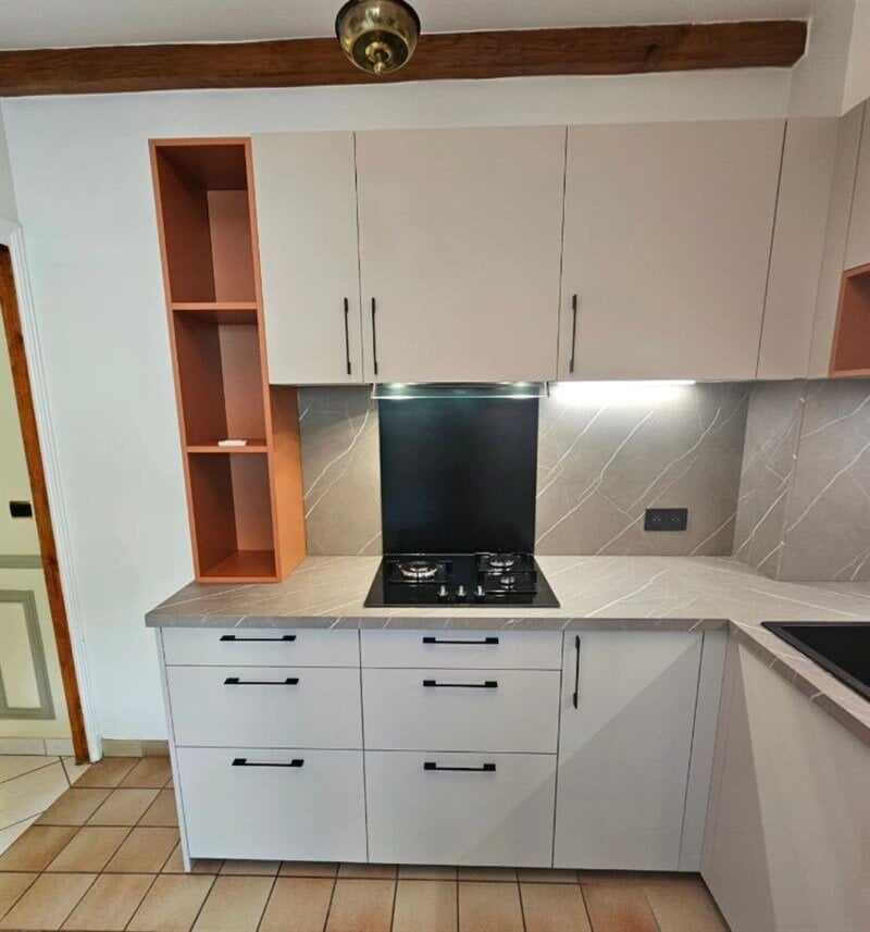 Cuisine fermée de style moderne beige à Savigny-sur-Orge  | Raison Home - 3