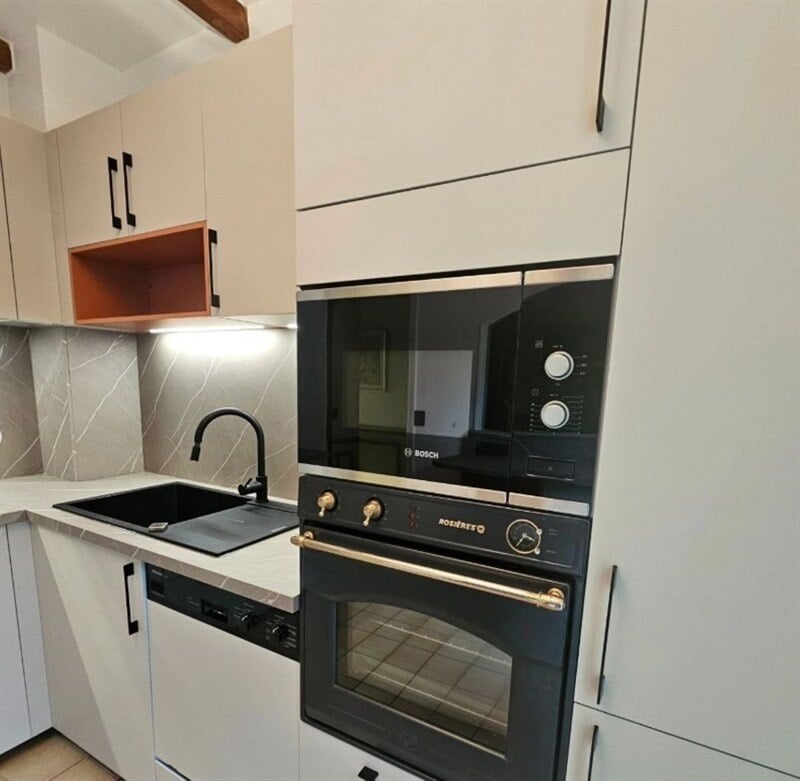 Cuisine fermée de style moderne beige à Savigny-sur-Orge  | Raison Home - 7