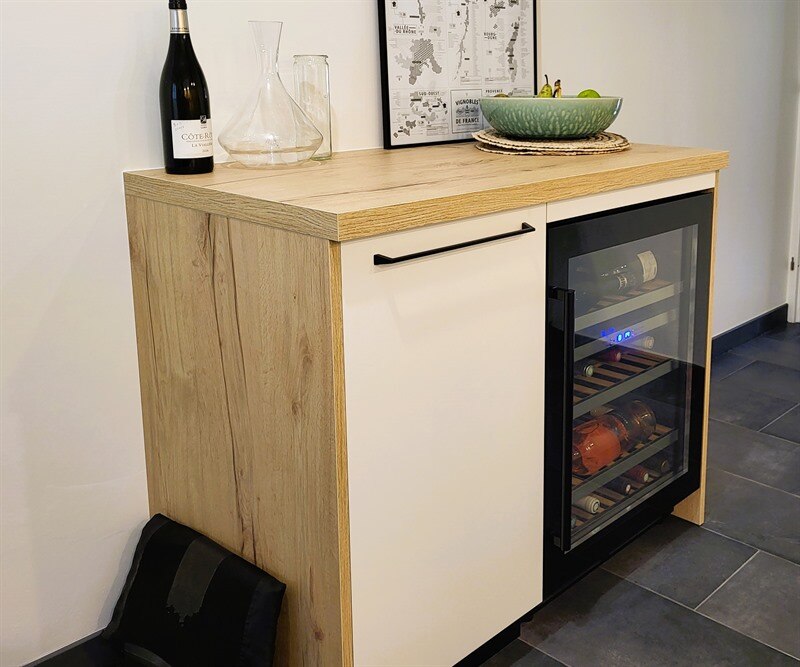 Cuisine fermée de style contemporain bois et blanc à Nantes | Raison Home - 6